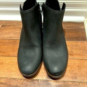 𝅺korks l Black Leather & Suede Booties NWOT